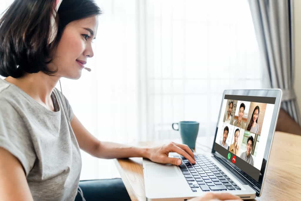 Top Benefits of Digital Education for Students & Teachers